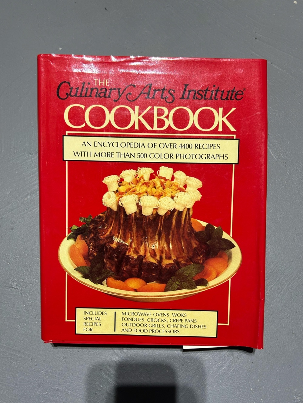 VINTAGE The Culinary Arts Institute Hard Cover Cookbook (Over 4,400 Recipes) - Picture 1 of 11